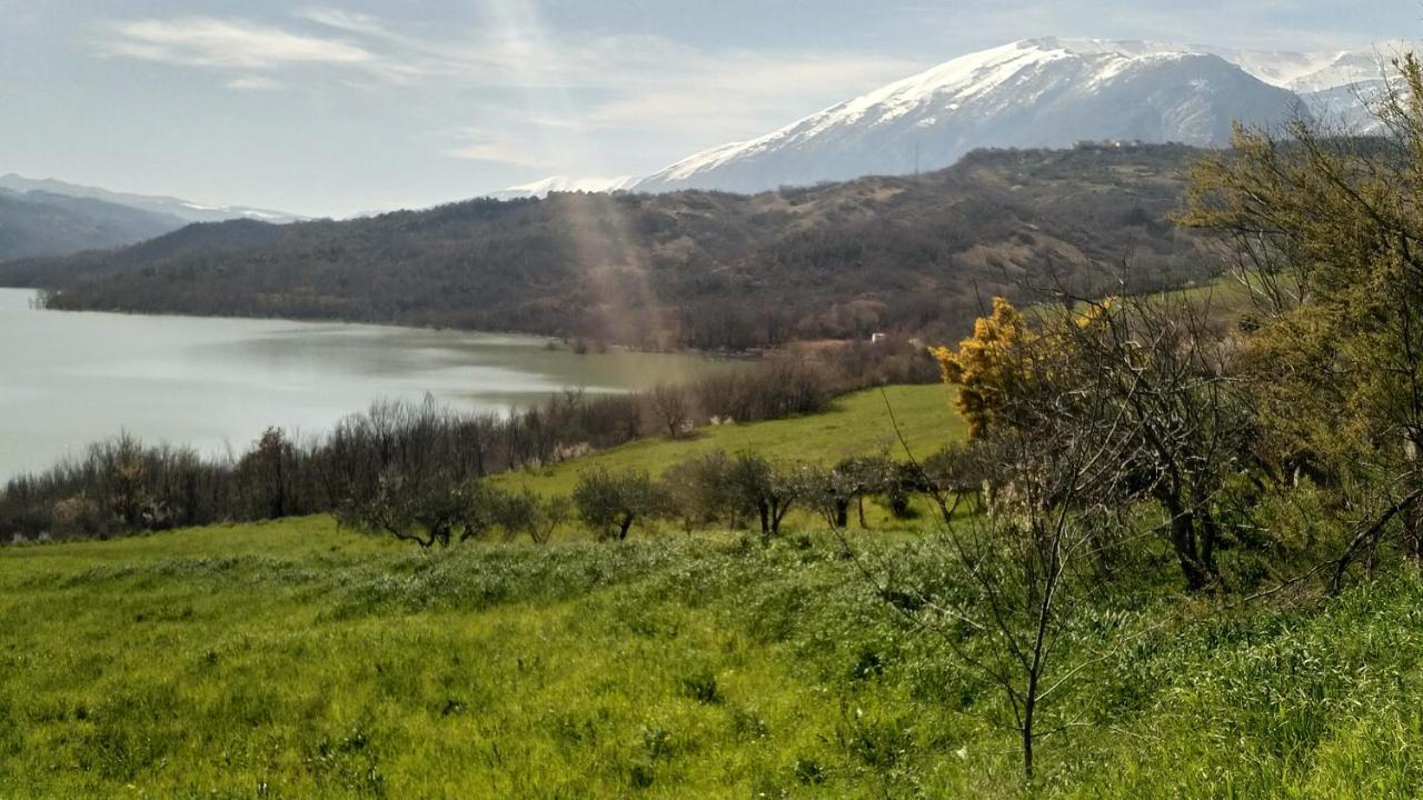Lake Retreat - Maiella Apartment - Beautiful Lake And Mountain Views Casoli  Exterior photo